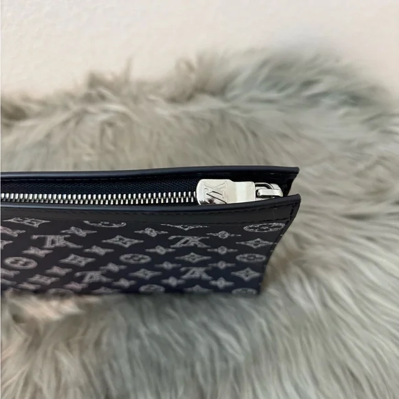 ❌❌SOLD ❌❌ Louis Vuitton x Chapman Brothers Lion Monogram Clutch 10.5x8x2 - Picture 5 of 12